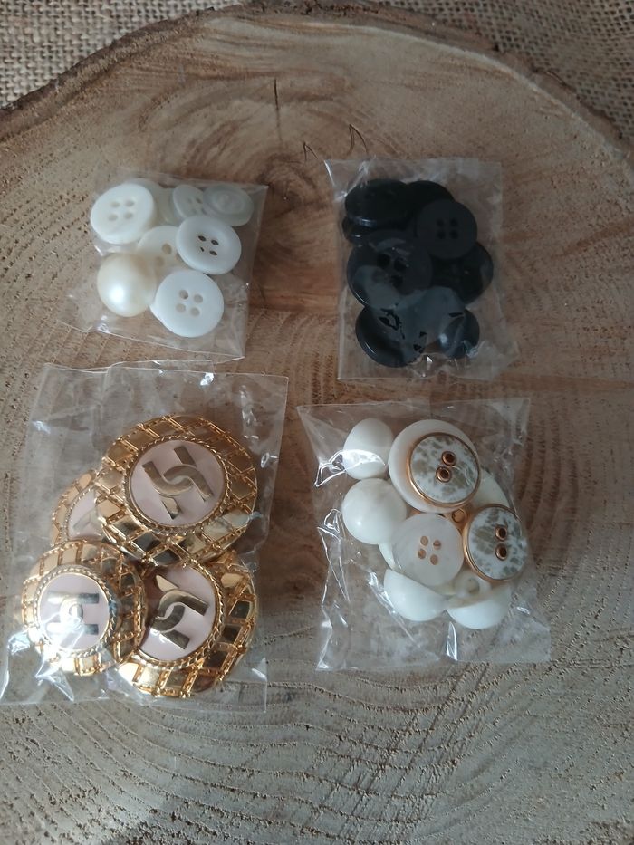 Lot de 4 sachets de boutons