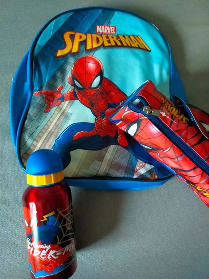 Pack Rentrée Spider-Man – Neuf (sac + trousse + gourde aluminium) - photo numéro 2