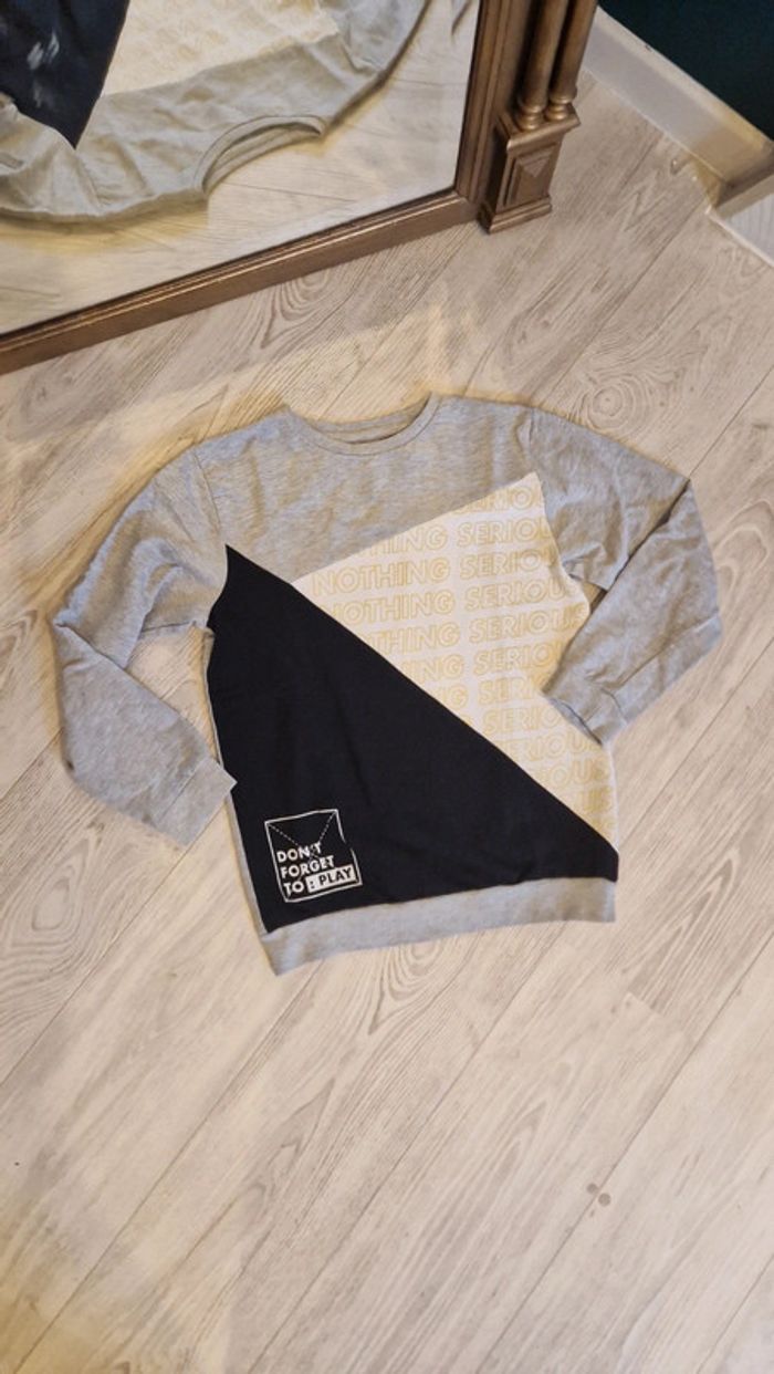 Sweat style rapiecé gris noir blanc et jaune Gémo 🤖 14 ans