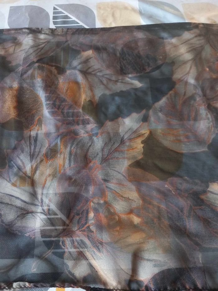 Petit foulard avec fleurs - photo numéro 3