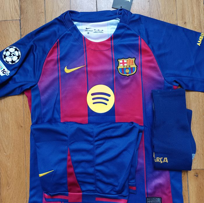 KIT FOOTBALL ENFANT Maillot BARCELONE taille 12 ans (-2026-nouveau-) - photo numéro 2