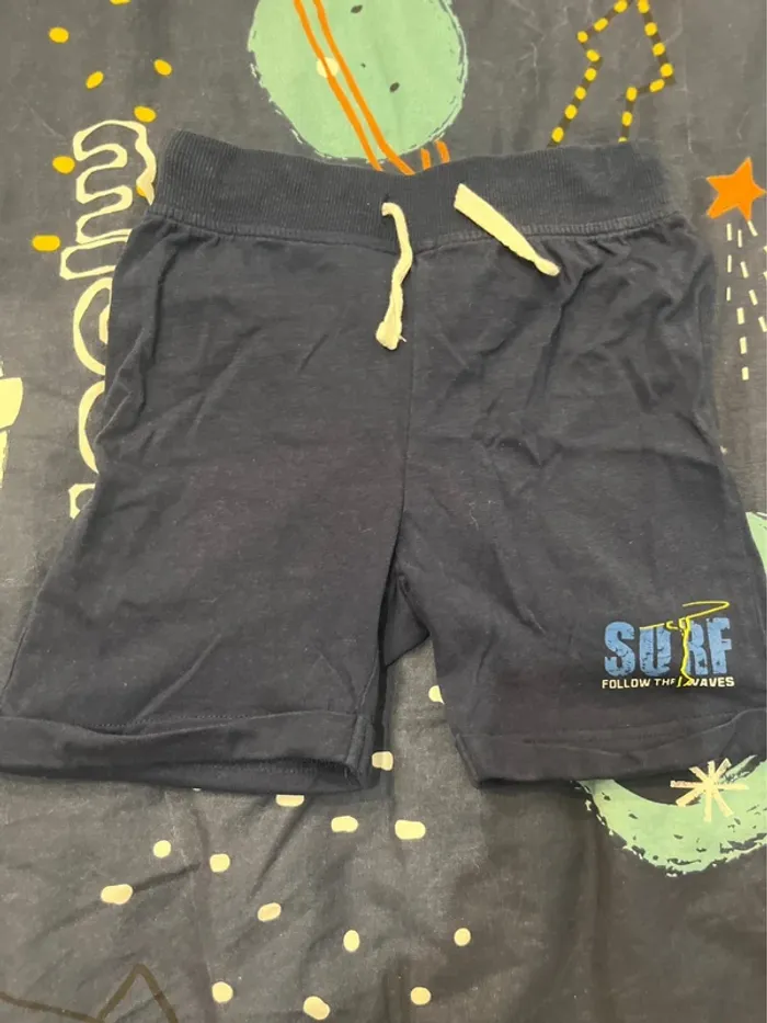 Short bleu