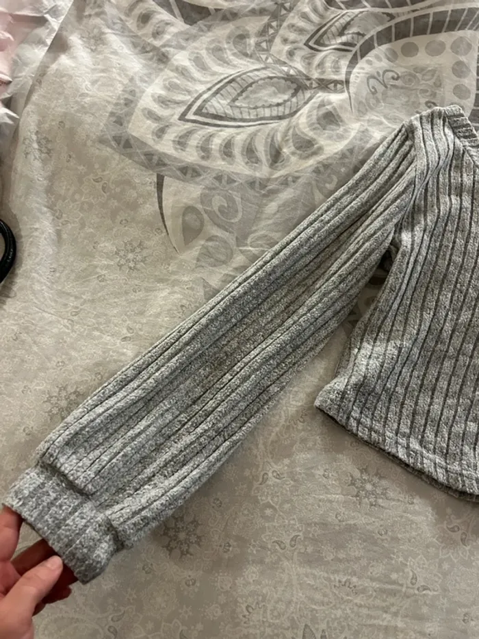 Pull crop top gris - photo numéro 3