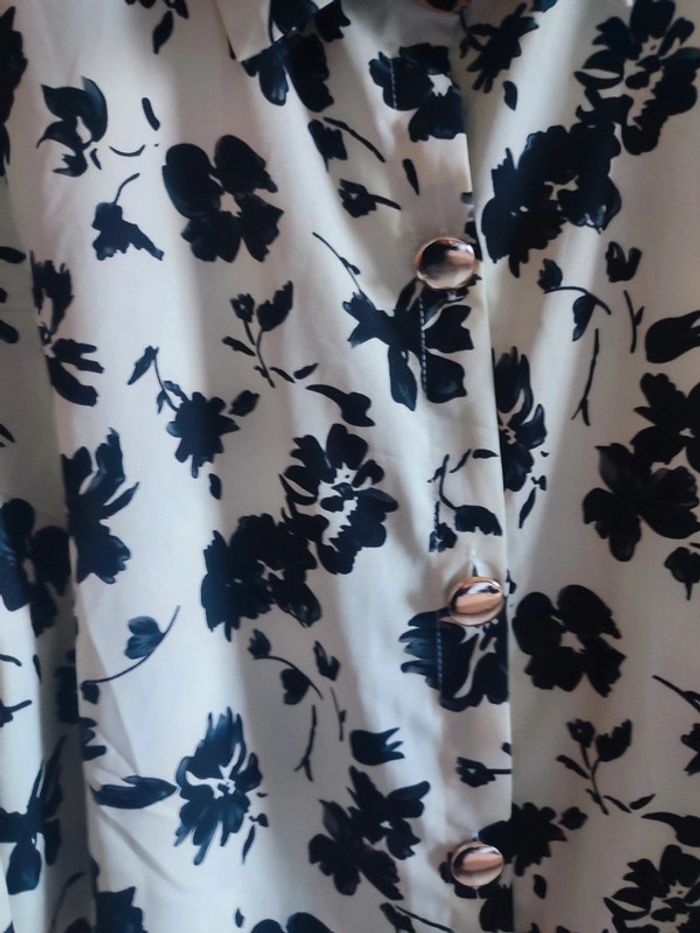 Chemise longue et fluide à fleurs noires - Taille unique 🌸 - photo numéro 4