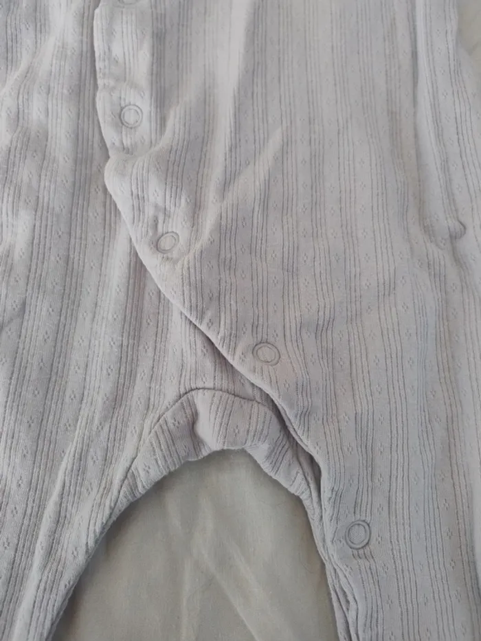 Pyjamas un pièce - photo numéro 5