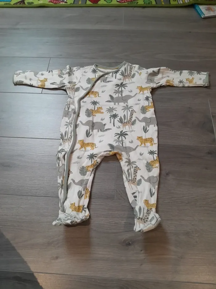 Lot 4 pyjamas / grenouillère  12 mois - photo numéro 4
