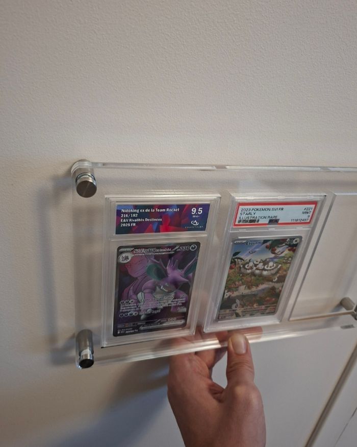 Lot de 2 présentoirs en acrylique premium pour 3 cartes gradées Pokémon psa , collect-aura etc.. - photo numéro 3