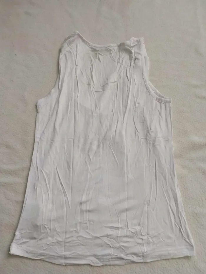 Haut blanc col ovale TM (38) - photo numéro 5