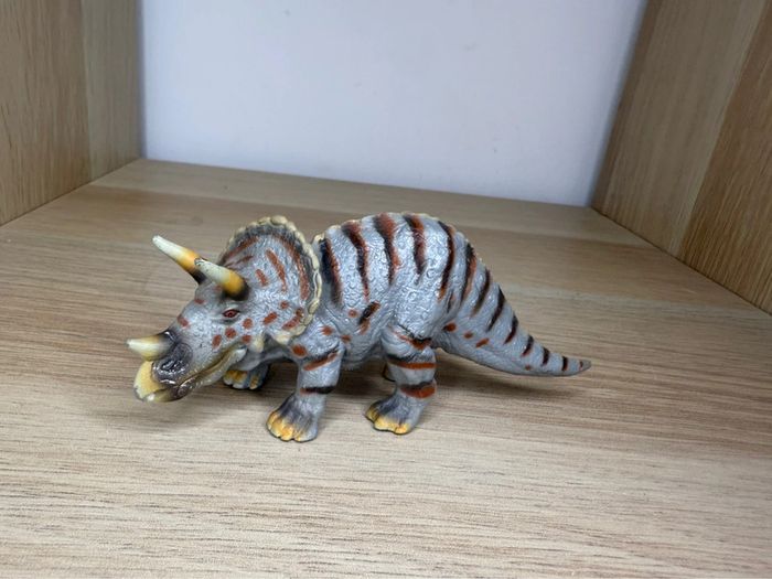 Bébé tricératops schleich
