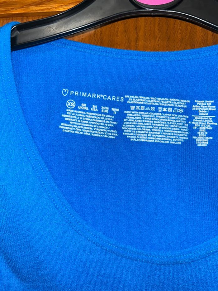 2 t-shirts courts - photo numéro 2