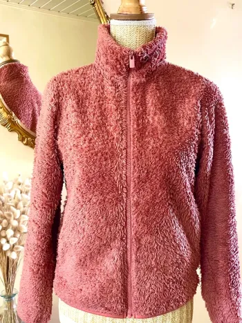 sublime Veste zippee pilou molletonnee douce couleur rose foncee  Uniqlo taille XS
