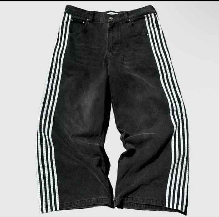 Baggy Noir y2k
