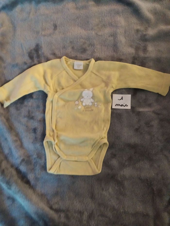 Lot 5bodys 1 mois - photo numéro 2