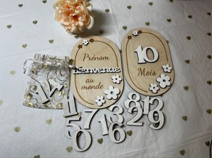 Plaques étapes en bois personnalisables - Bienvenue et Mois (Design floral)