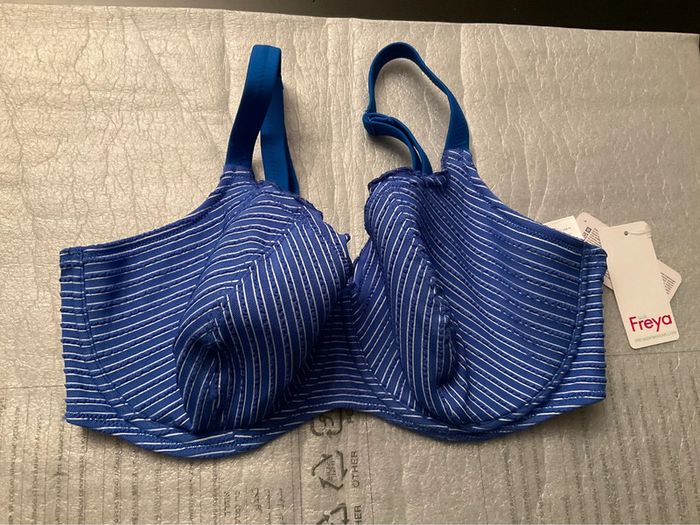 Haut maillot bleu Freya neuf
