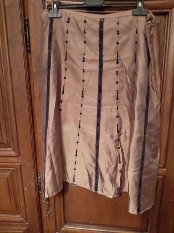 jupe satin avec sequins