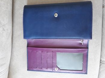 Faby27800 Portefeuille compagnon en vachette véritable "Fancil" couleurs bleu et violet