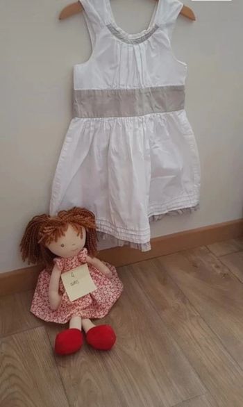 Robe de cérémonie, 4 ans