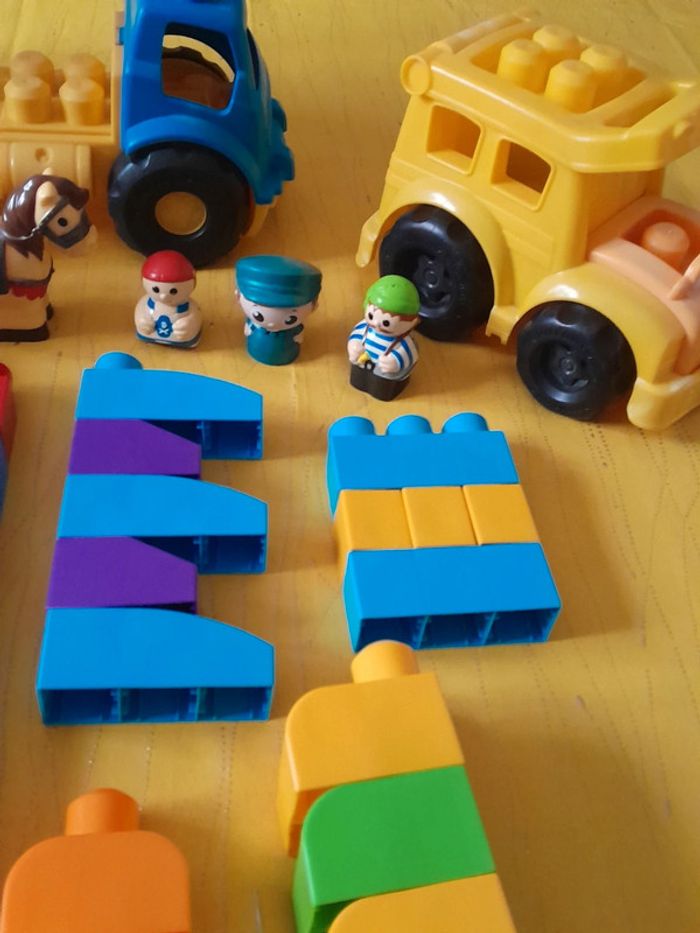 Lot de 68 Mega Bloks + 2 camions + 5 personnages - photo numéro 6