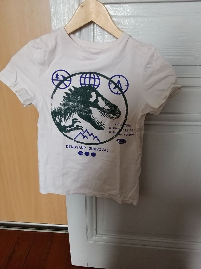 Tee-shirt Jurassic world blanc et multicolore