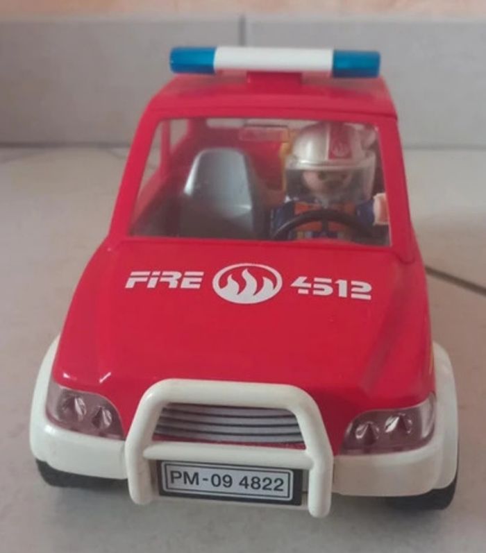 Voiture de pompier playmobil