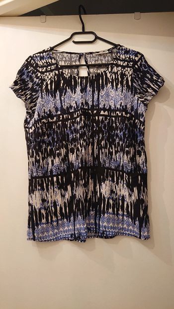 Tee shirt à motif bleu et noir