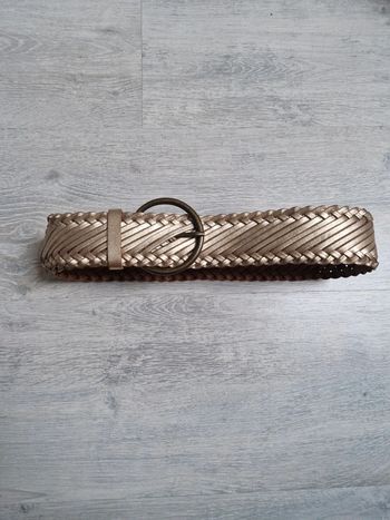 Ceinture large en cuir doré et tressé