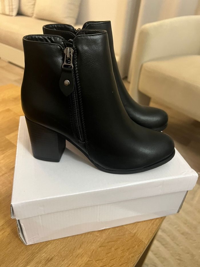 Bottine noir à talons