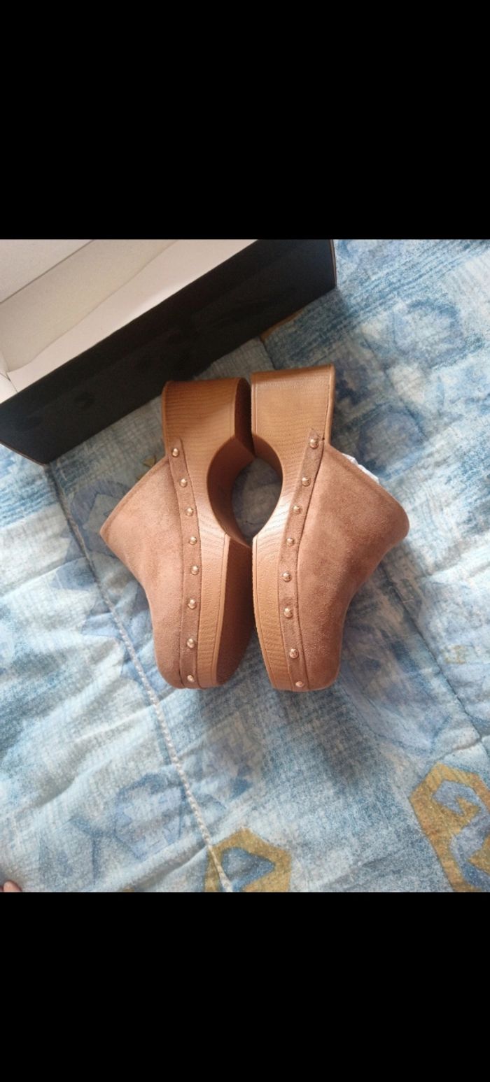 Sabots neufs kaki taille 39 - photo numéro 4