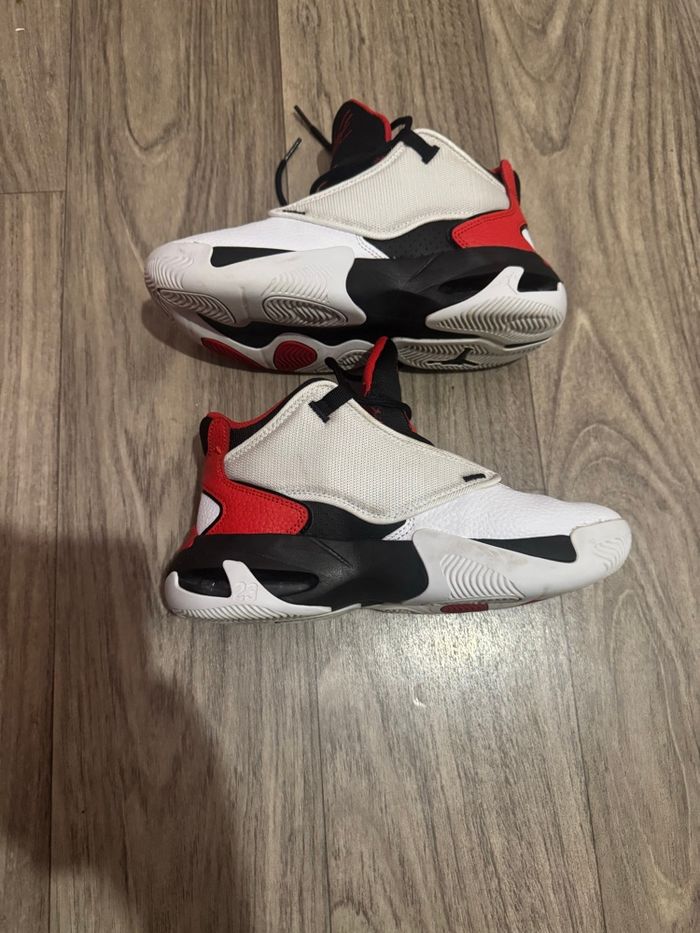 Nike Jordan Aura 4 - photo numéro 2