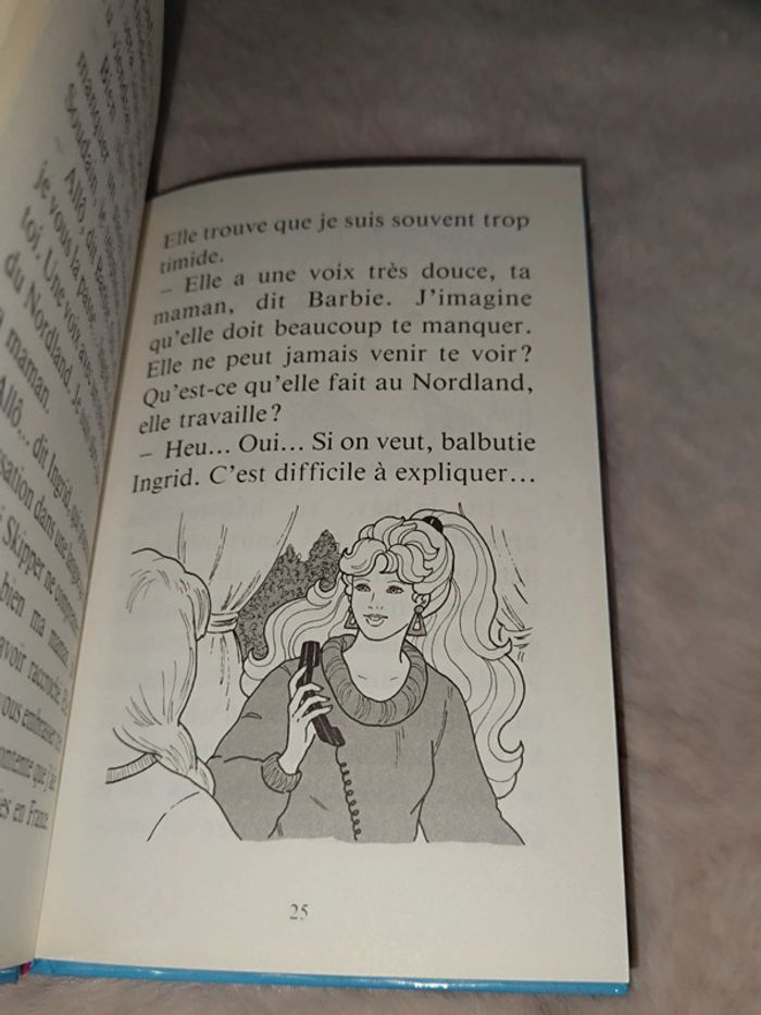 Livre Barbie chez la reine🩷 - photo numéro 2