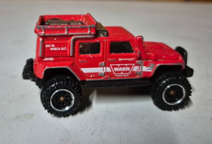 Voiture miniature Matchbox jeep wrangler superlift rouge - photo numéro 3