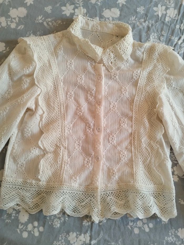 Très jolie chemise détails dentelle Shein taille M - photo numéro 2