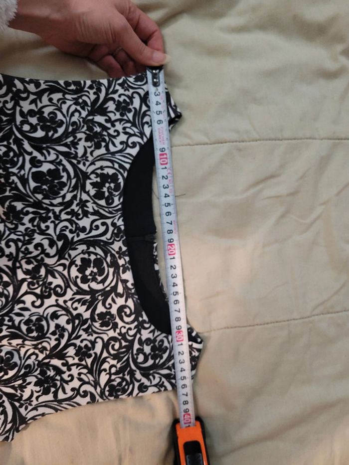 Robe blanche à fleurs noir, taille 36 - photo numéro 7