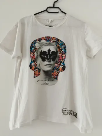Tee shirt