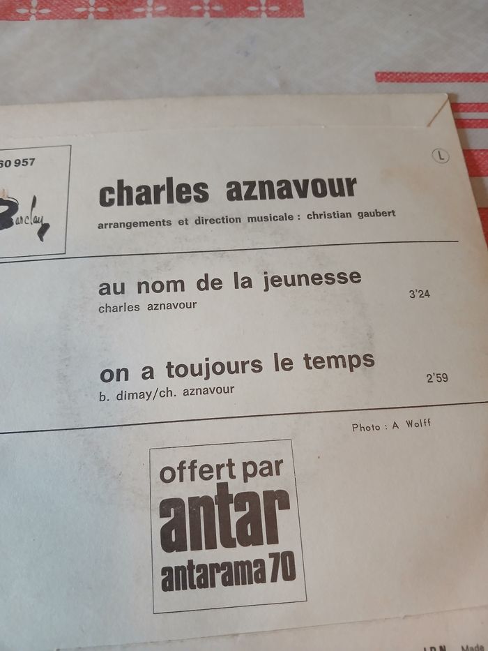 45T Charles Aznavour : Au nom de la jeunesse - photo numéro 3