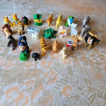 Lot animaux jouets kinder
