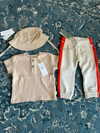 Lot de vêtements pantalon jogging, t-shirt et chapeau pour bébé garçon 6 mois Noppies 60€