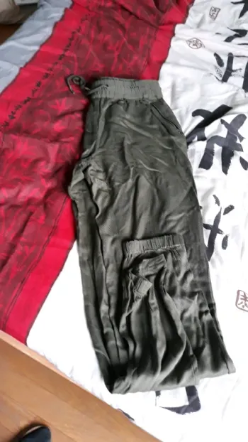 Pantalon très léger vert kaki taille 36