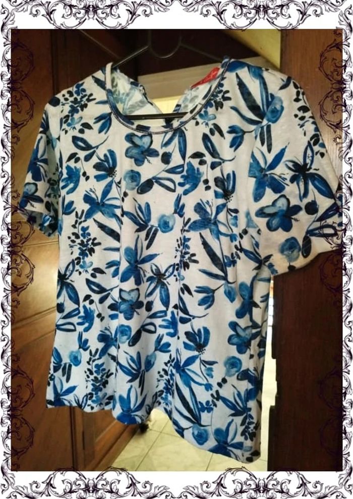 T-shirt col rond blanc et bleu fleuri taille 34/36 - photo numéro 4