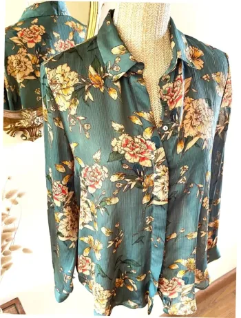 Sublime blouse chemise manche longue à boutonnage fluide motif floral Zara