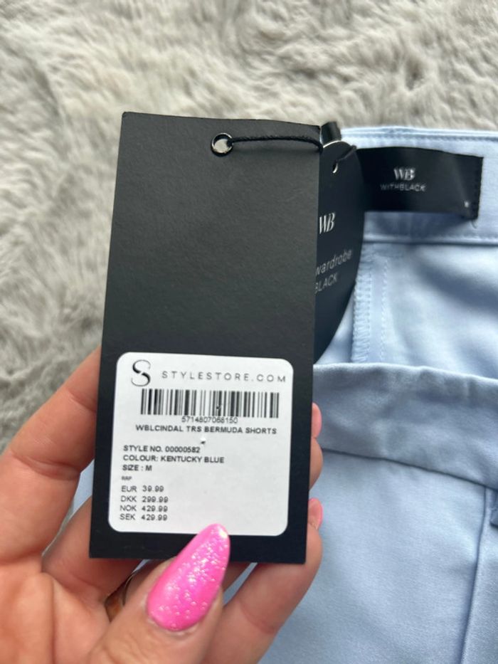 Short bleu clair - photo numéro 3