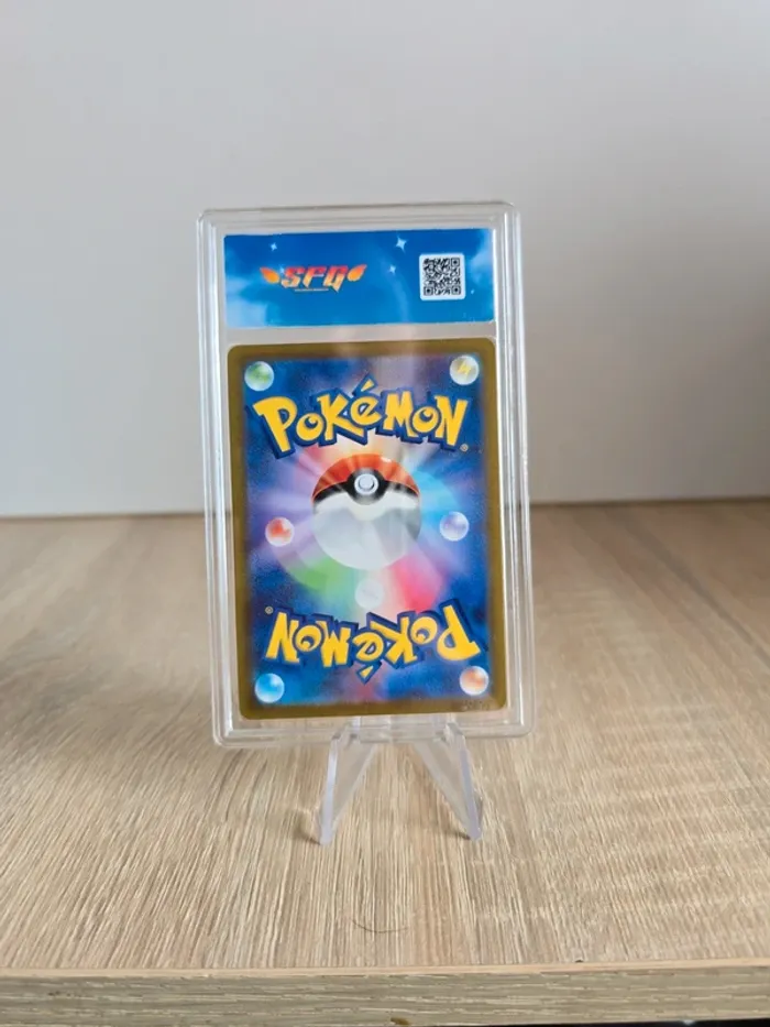 Carte gradée SFG Radiant Charizard 9.5 dracaufeu - photo numéro 2