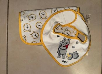 2 Bavoirs Winnie l’ourson