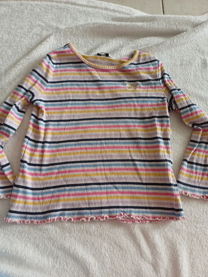 T-shirt rayé multicolore 7 ans