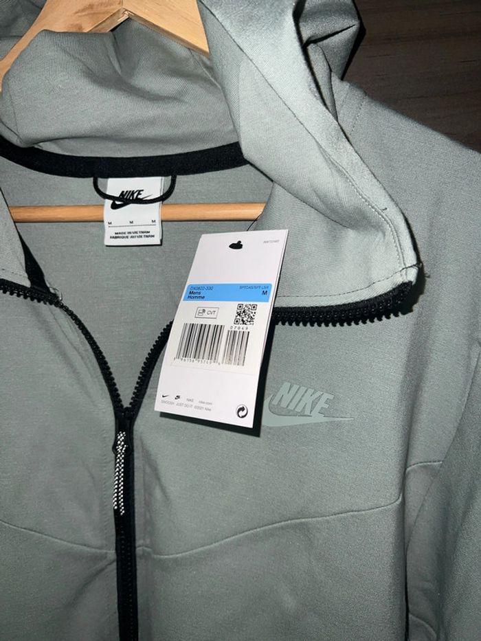 Haut de survêtement Nike taille M à capuche - photo numéro 3