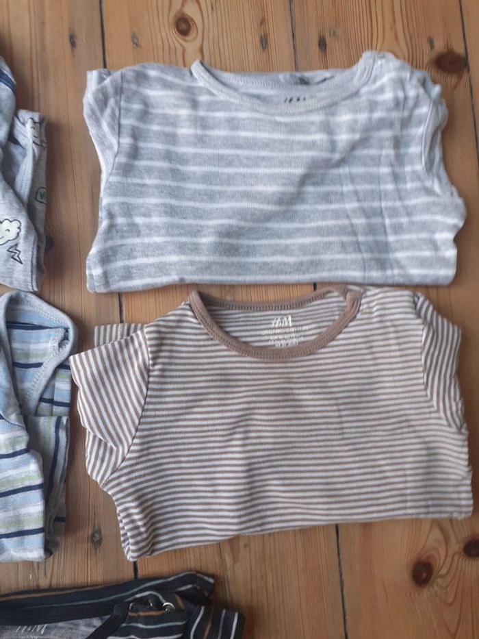 5 bodys H&M taille 92 TBE - photo numéro 3