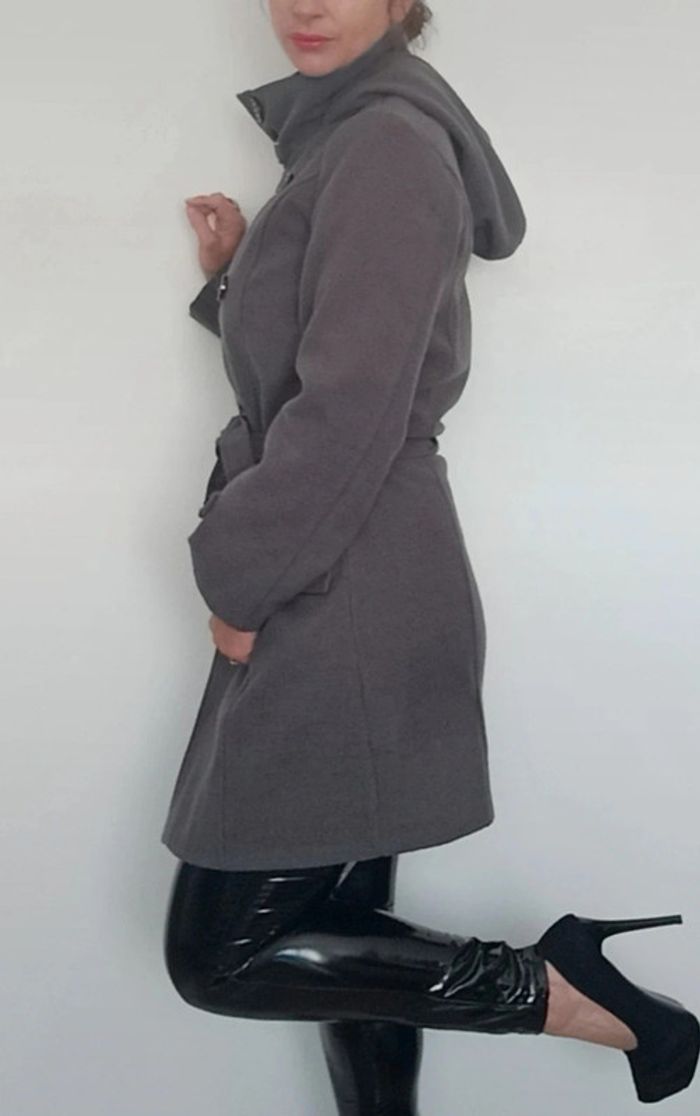 Manteau trois quart gris chic ceinture et col montant - photo numéro 9