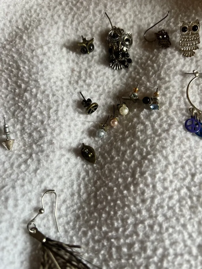 Lot de 17 boucle d’oreille célibataire - photo numéro 2