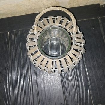 Panier avec pot à l'intérieur